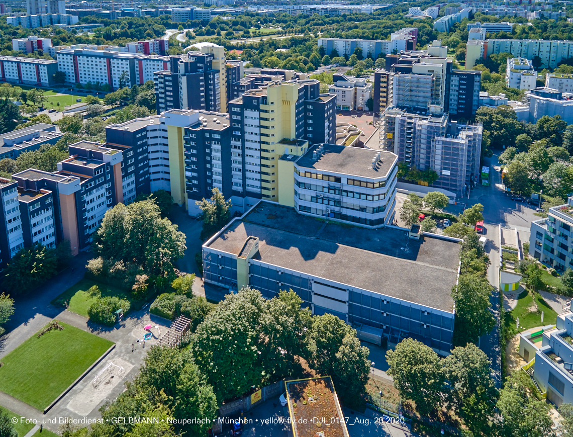 20.08.2020 - Marx-Zentrum - Wohnanlage KMR 52-62 und Studentenwohnheim in Neuperlach